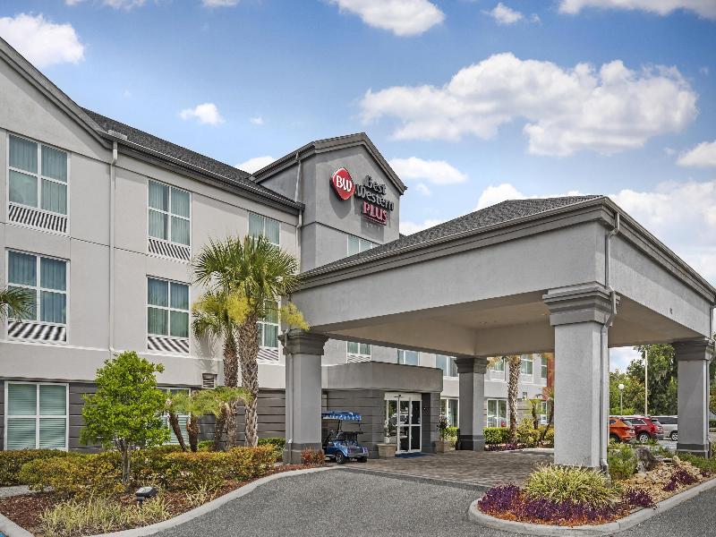 Best Western Plus Chain of Lakes Inn & Suites image