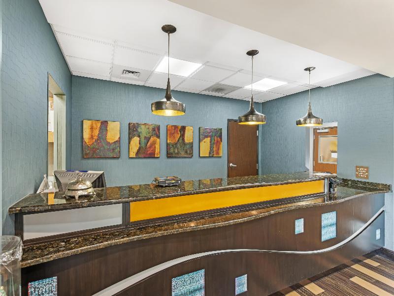 Best Western Plus Chain of Lakes Inn & Suites image
