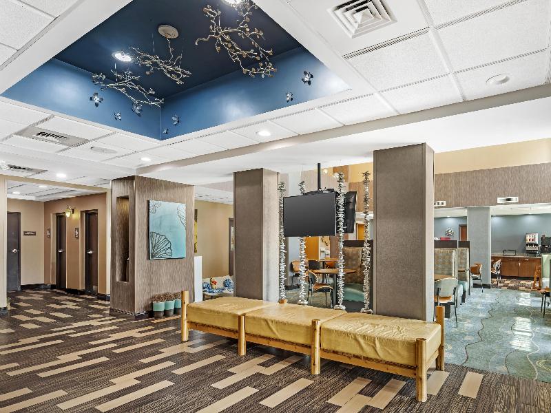Best Western Plus Chain of Lakes Inn & Suites image