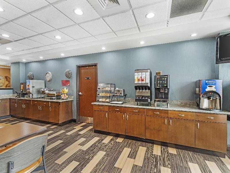 Best Western Plus Chain of Lakes Inn & Suites image