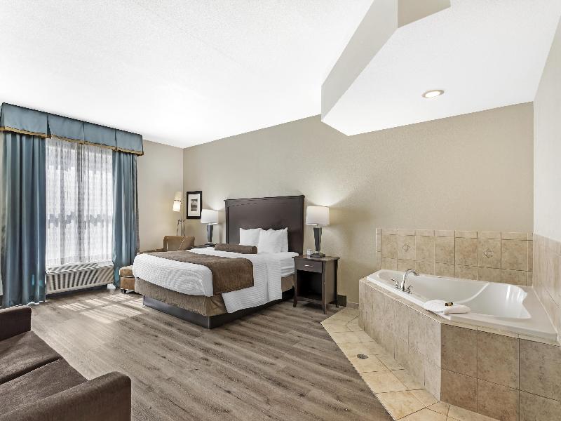 Best Western Plus Chain of Lakes Inn & Suites image