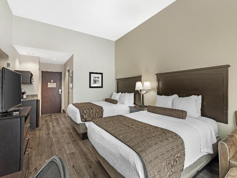 Best Western Plus Chain of Lakes Inn & Suites image