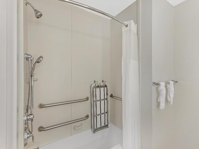Best Western Plus Chain of Lakes Inn & Suites image