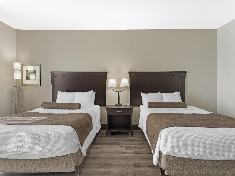 Best Western Plus Chain of Lakes Inn & Suites image