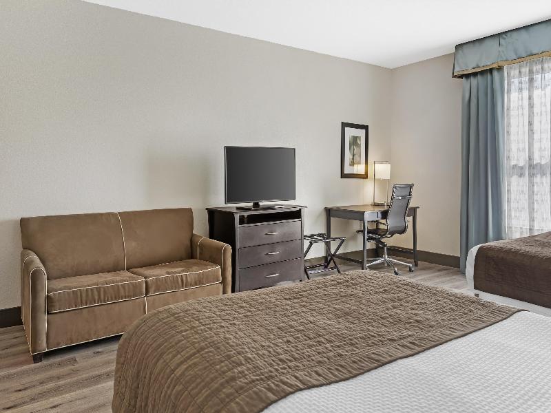 Best Western Plus Chain of Lakes Inn & Suites image