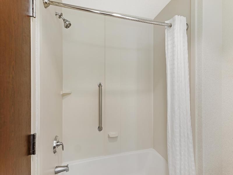 Best Western Plus Chain of Lakes Inn & Suites image