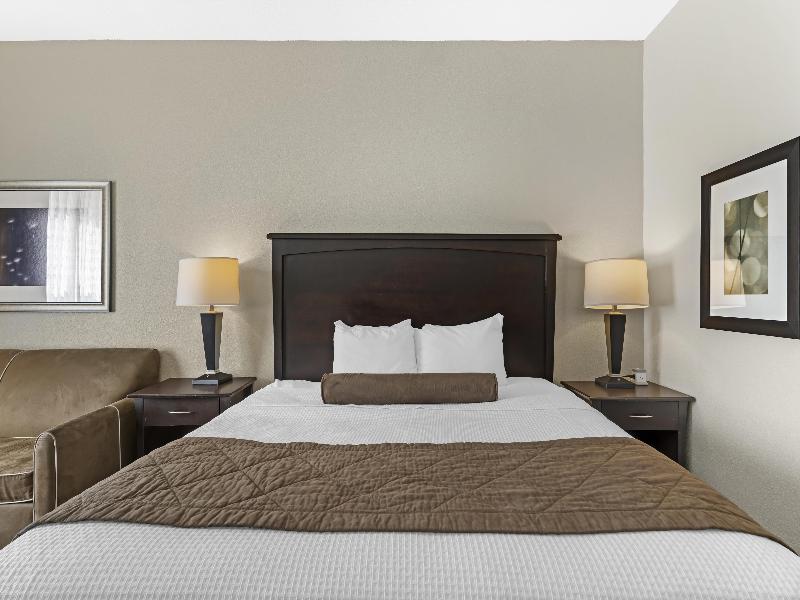 Best Western Plus Chain of Lakes Inn & Suites image