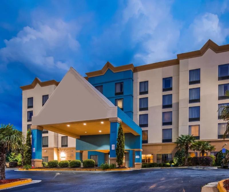 Best Western Plus Hotel AND Suites Airport South