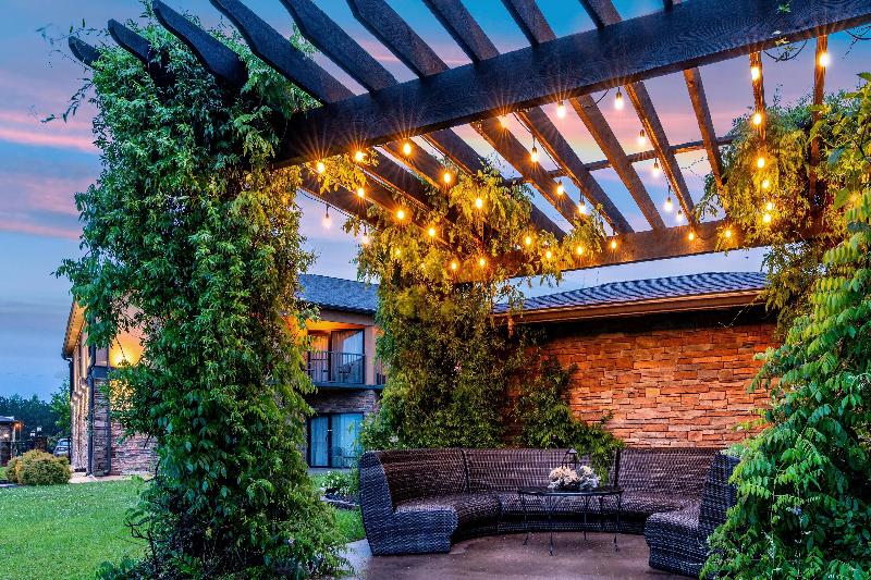 Aiden by Best Western Warm Springs Hotel and Event image