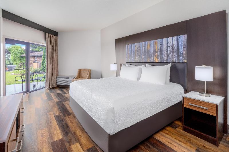 Aiden by Best Western Warm Springs Hotel and Event image