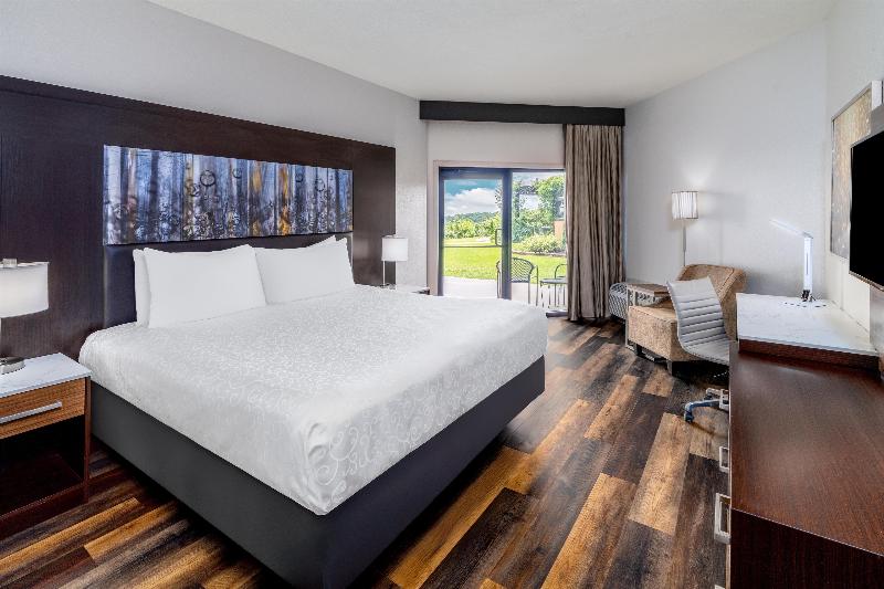 Aiden by Best Western Warm Springs Hotel and Event image