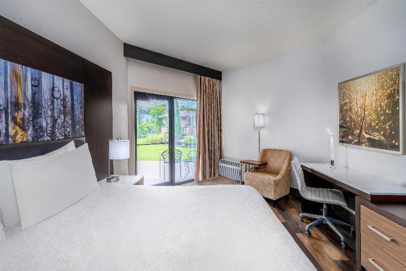 Aiden by Best Western Warm Springs Hotel and Event image