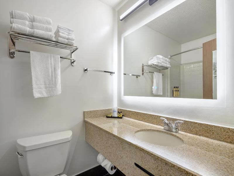 Best Western Plus Meridian image