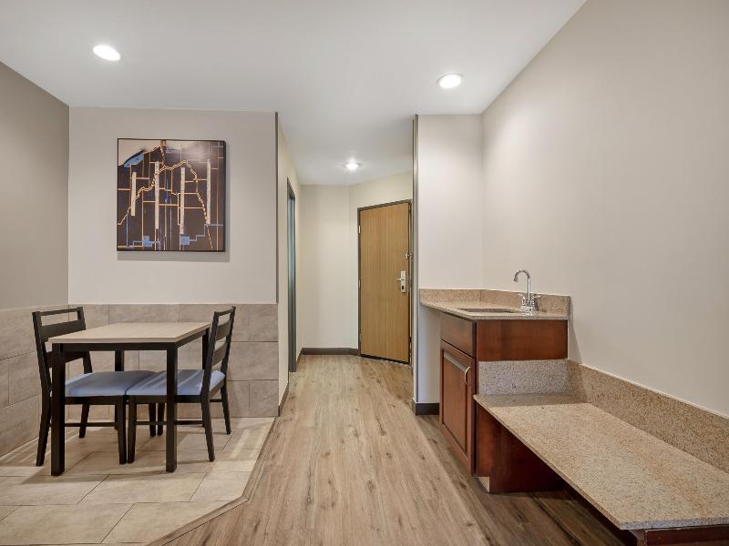 Best Western Plus Meridian image