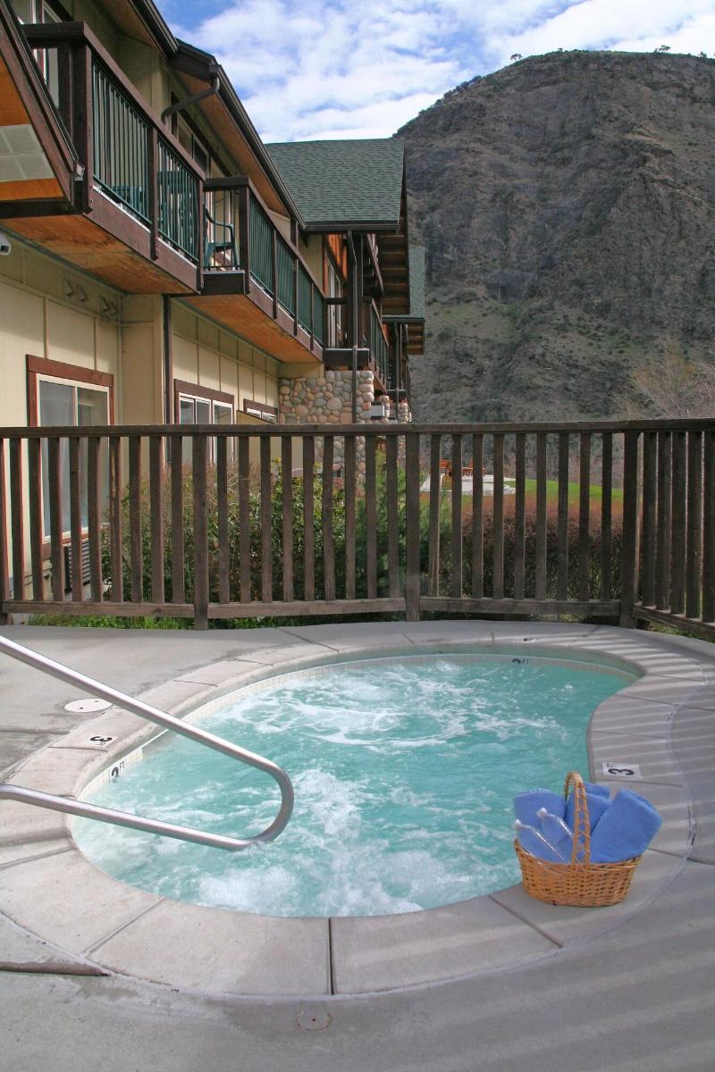 Best Western Salmon Rapids Lodge