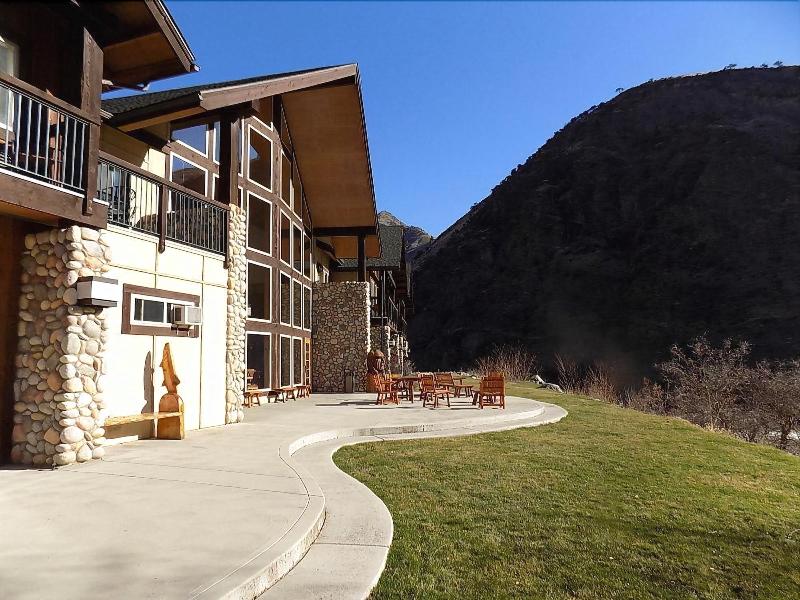 Best Western Salmon Rapids Lodge
