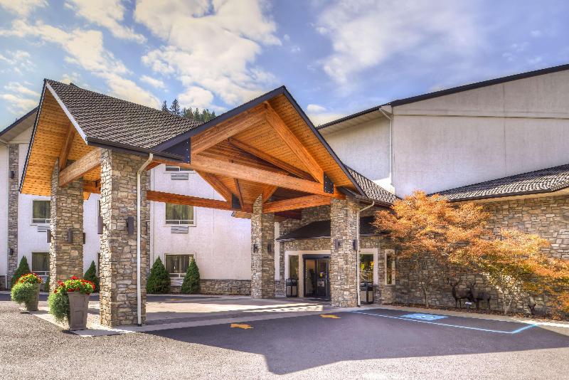 Best Western Lodge at River's Edge image