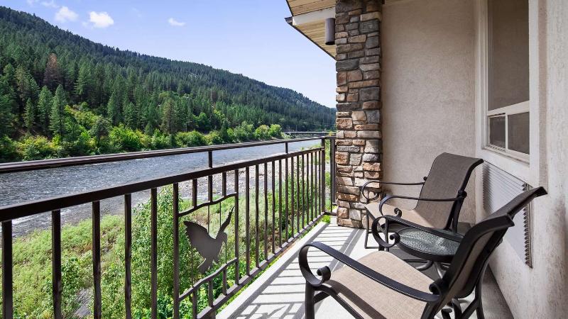 Best Western Lodge at River's Edge image