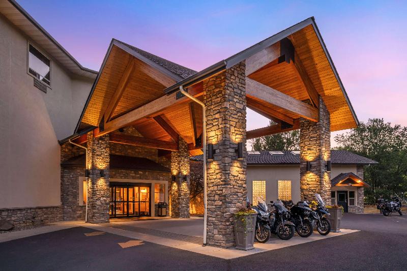 Best Western Lodge at River's Edge image