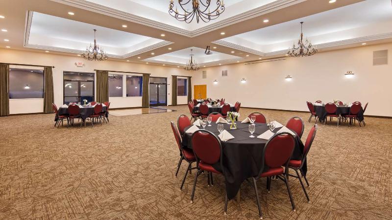 Best Western Lodge at River's Edge image