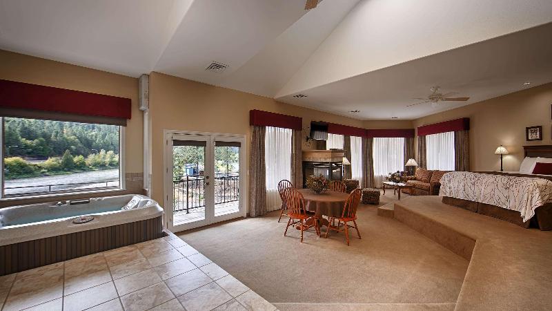 Best Western Lodge at River's Edge image