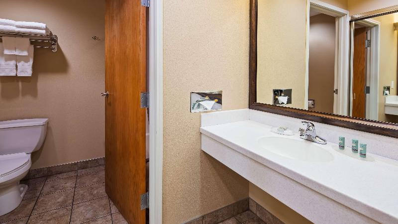 Best Western Lodge at River's Edge image