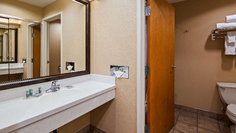 Best Western Lodge at River's Edge image