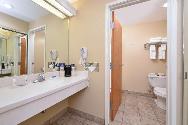 Best Western Lodge at River's Edge image