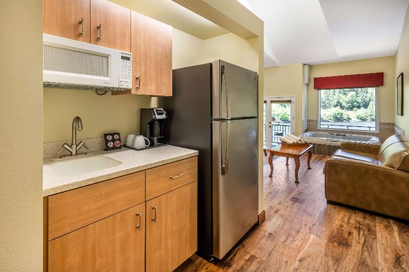 Best Western Lodge at River's Edge image