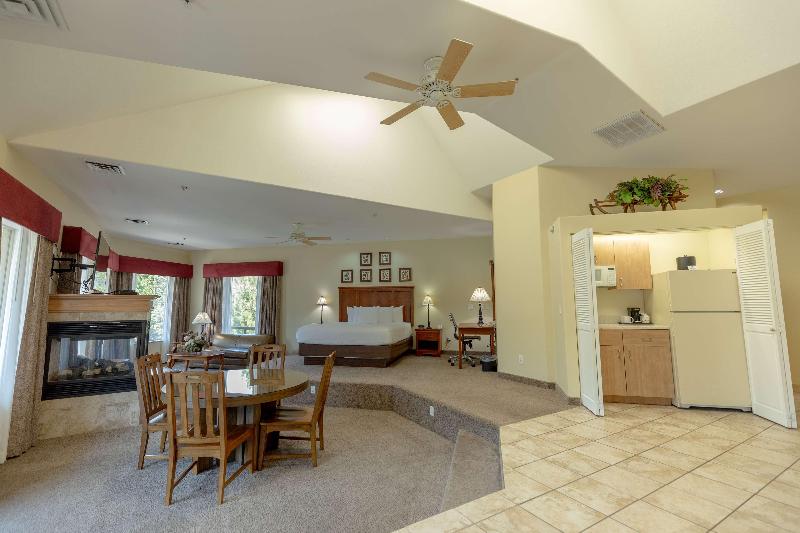 Best Western Lodge at River's Edge image