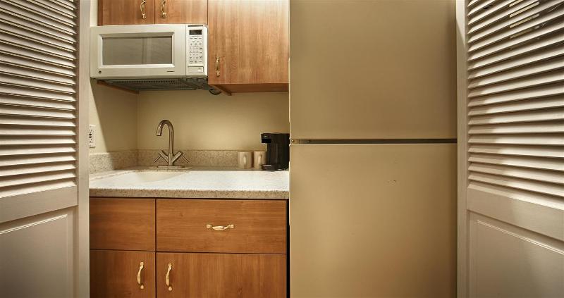 Best Western Lodge at River's Edge image