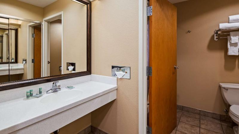 Best Western Lodge at River's Edge image