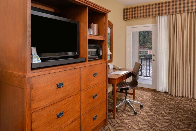 Best Western Lodge at River's Edge image