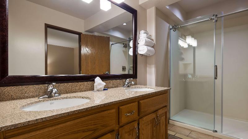 Best Western Flora Inn image