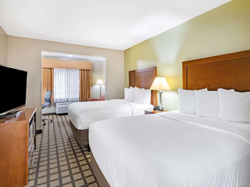 Baymont by Wyndham Gurnee image
