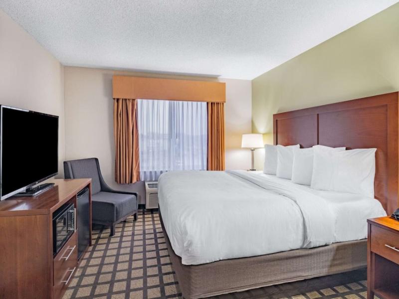 Baymont by Wyndham Gurnee image