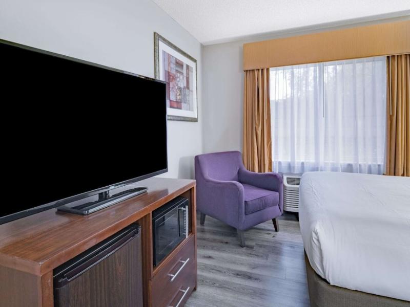 Baymont by Wyndham Gurnee image