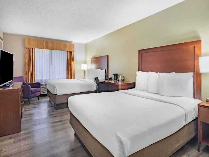 Baymont by Wyndham Gurnee image