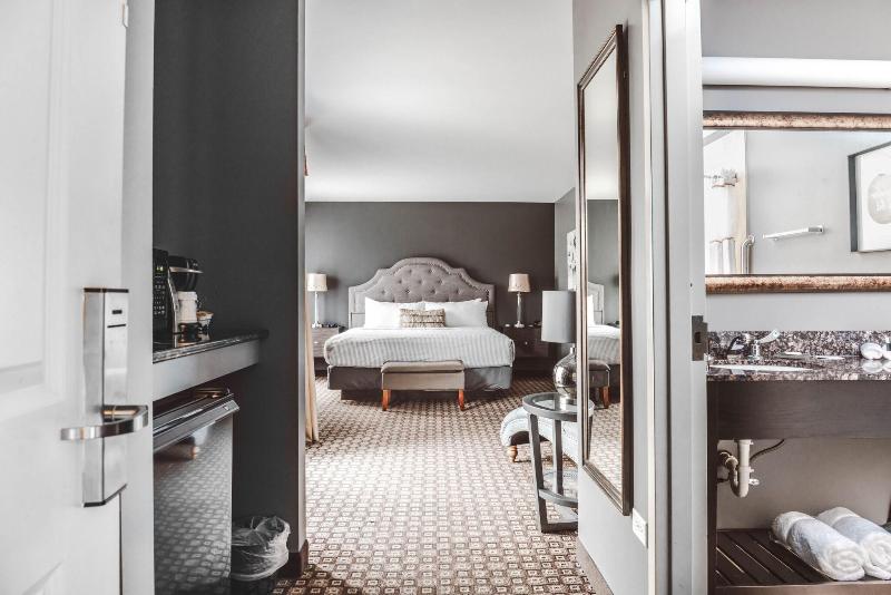 Best Western The Inn & Suites At Market Square image