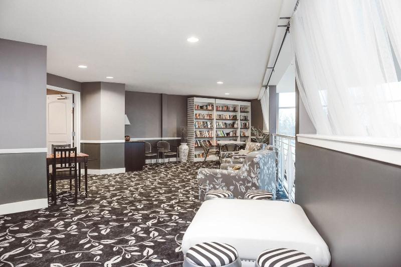 Best Western The Inn & Suites At Market Square image