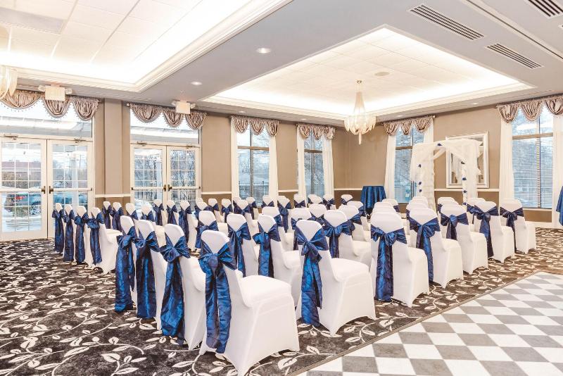 Best Western The Inn & Suites At Market Square image