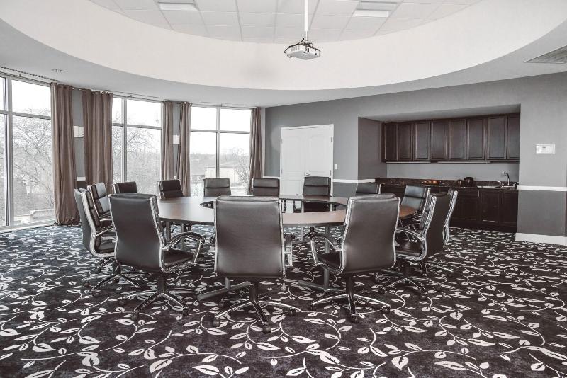 Best Western The Inn & Suites At Market Square image