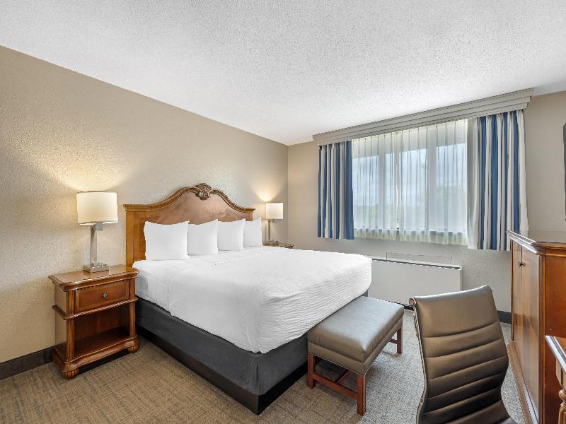 Bw Plus Dubuque Hotel & Conference Center image