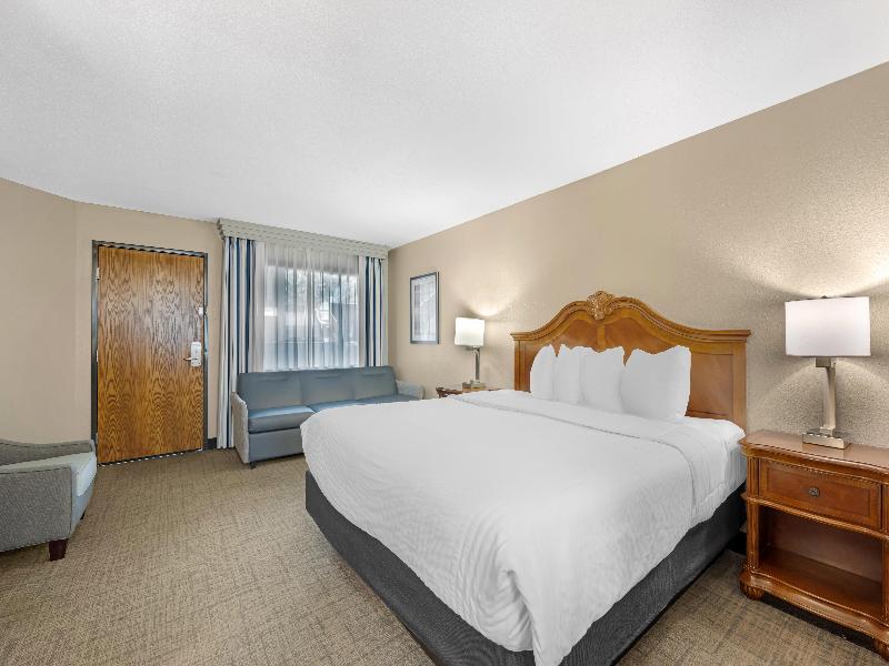 Bw Plus Dubuque Hotel & Conference Center image