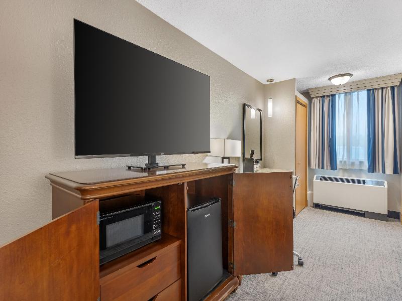 Bw Plus Dubuque Hotel & Conference Center image