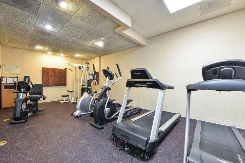 Rock Island Inn & Suites Marshalltown image