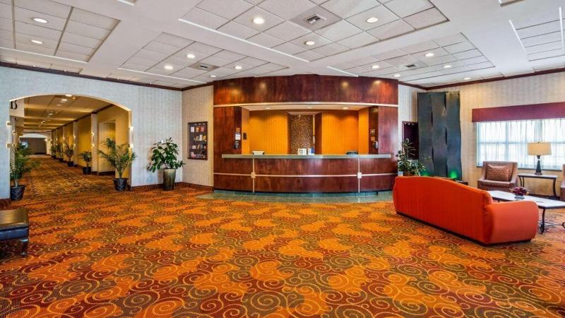 Rock Island Inn & Suites Marshalltown image