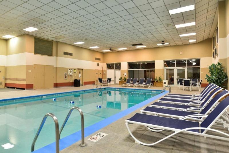 Rock Island Inn & Suites Marshalltown image
