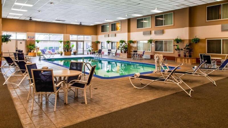 Rock Island Inn & Suites Marshalltown image