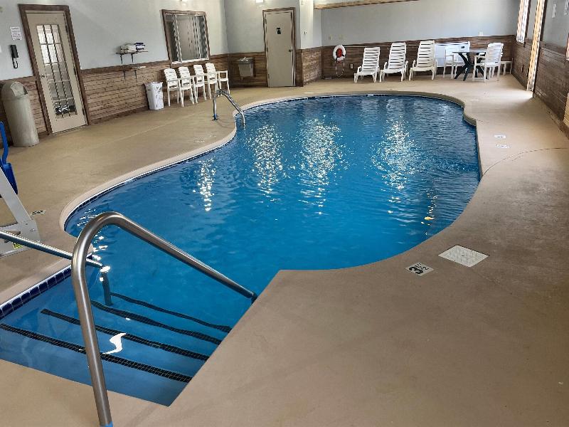 Days Inn & Suites By Wyndham Williamsburg Ia North image